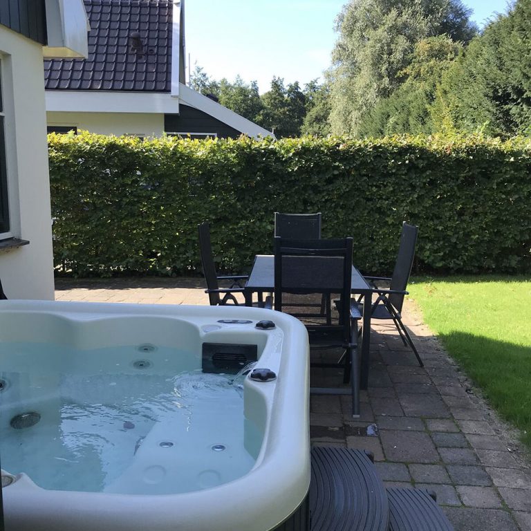 15x de mooiste wellness huisjes met jacuzzi in de tuin